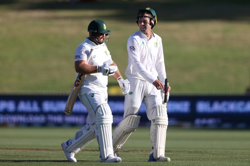'Hard graft' from all-rounders leads South Africa fightback