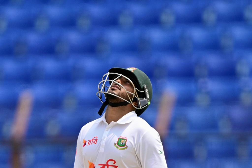 Sri Lanka on top in Bangladesh Test despite batting blues