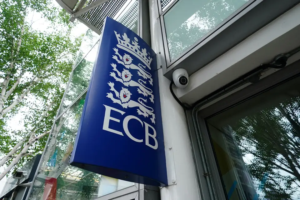 ECB to pay Zimbabwe touring fee