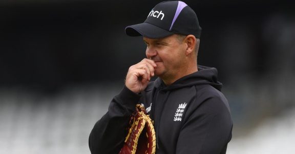 England white-ball cricket coach Mott stands down