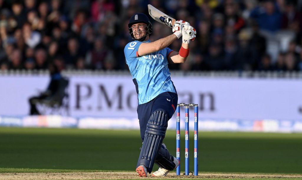 Livingstone stars as England thrash Australia to square ODI series