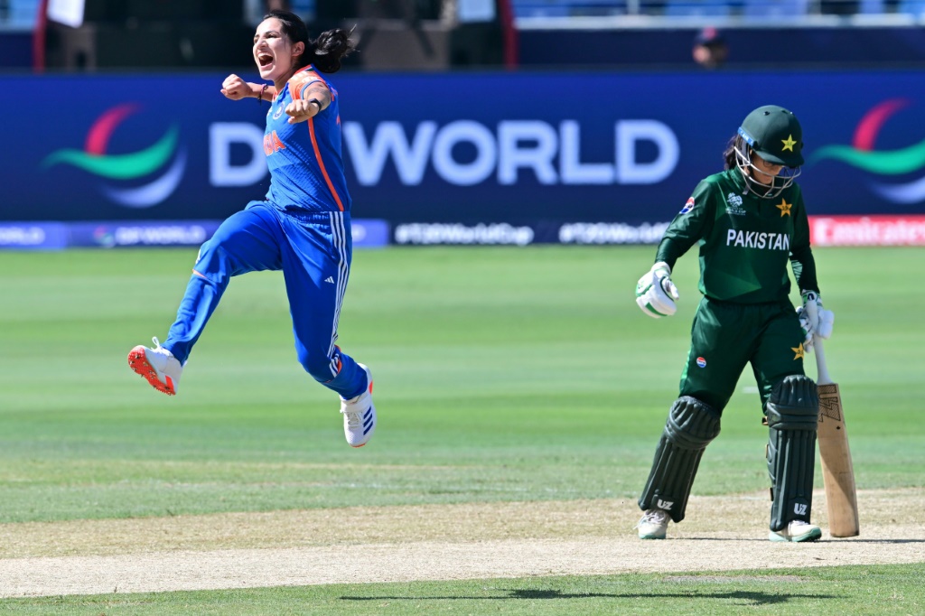 India clinch victory over Pakistan in Women's T20 World Cup