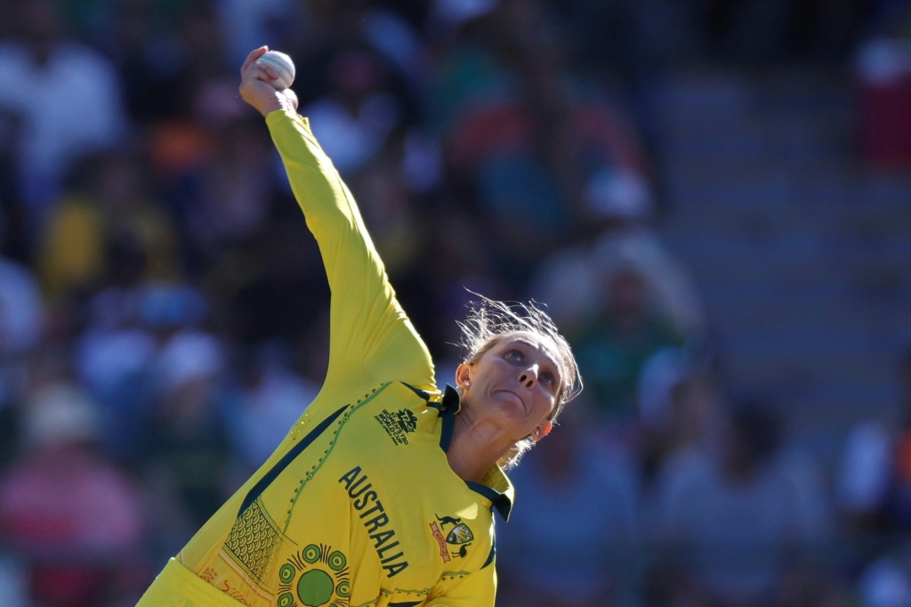 Injury-hit Australia thrash 'embarrassing' Pakistan at Women's T20 World Cup