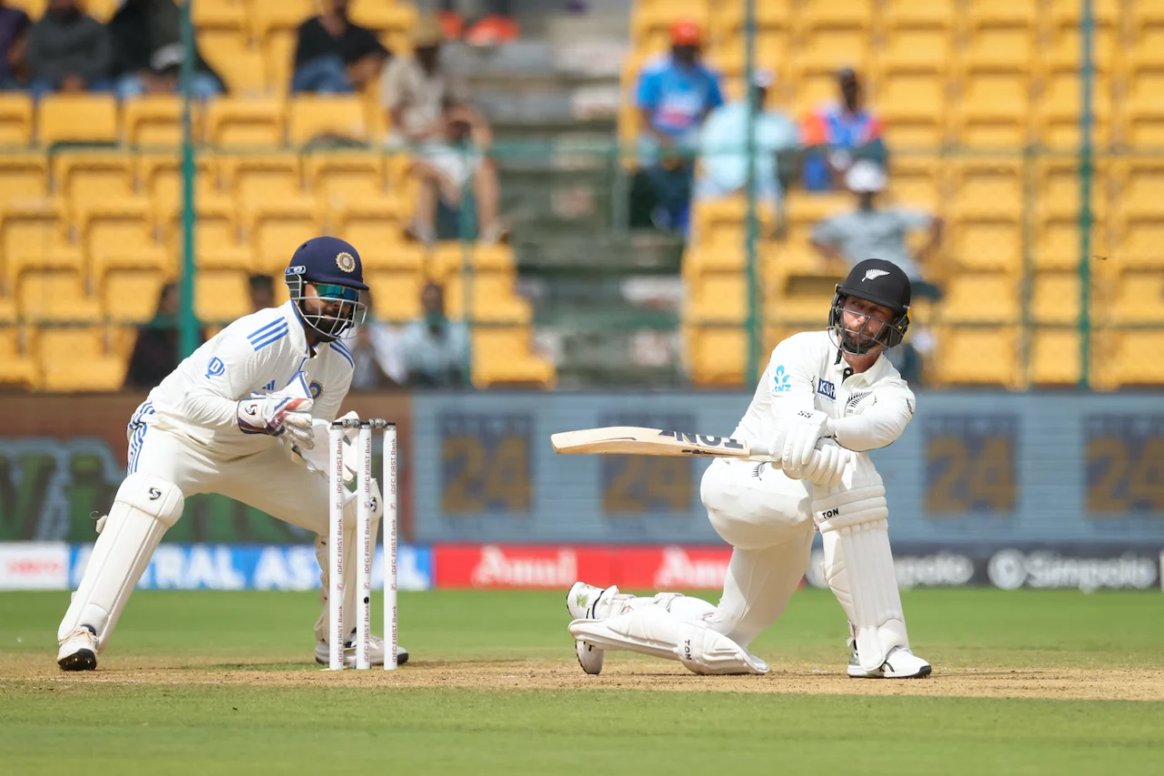 ভারতকে পেস আগুনে পুড়িয়ে নিউজিল্যান্ডের দাপুটে ব্যাটিং