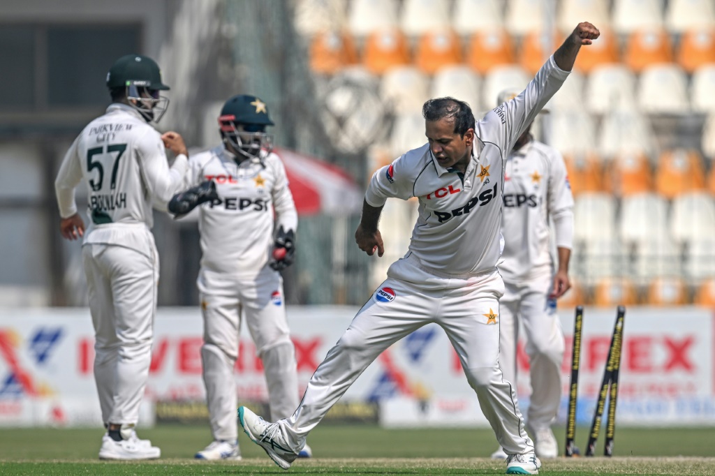 Pakistan crush England in second Test to set up series decider