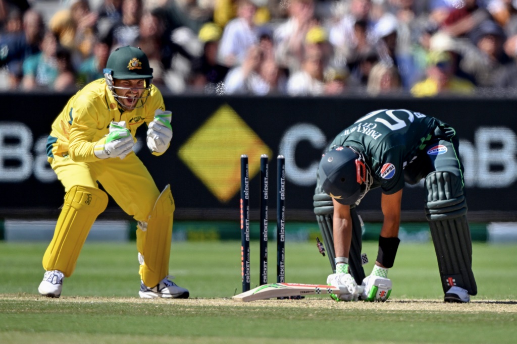 Cummins to the rescue as Australia grind past Pakistan in opening ODI