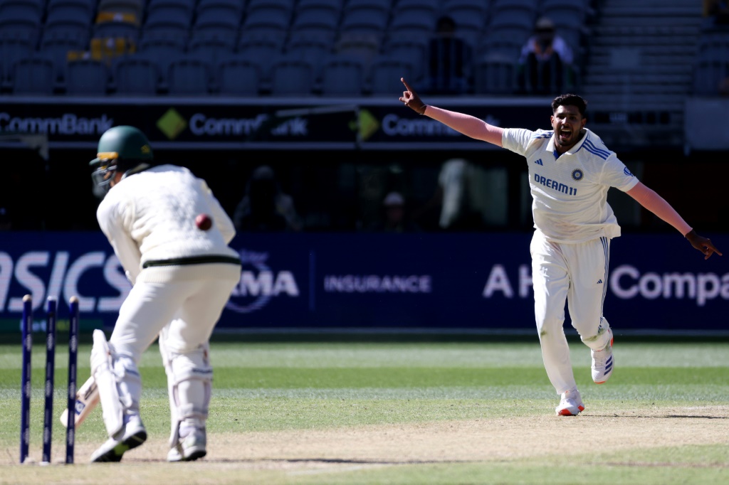 India crush Australia in first Test