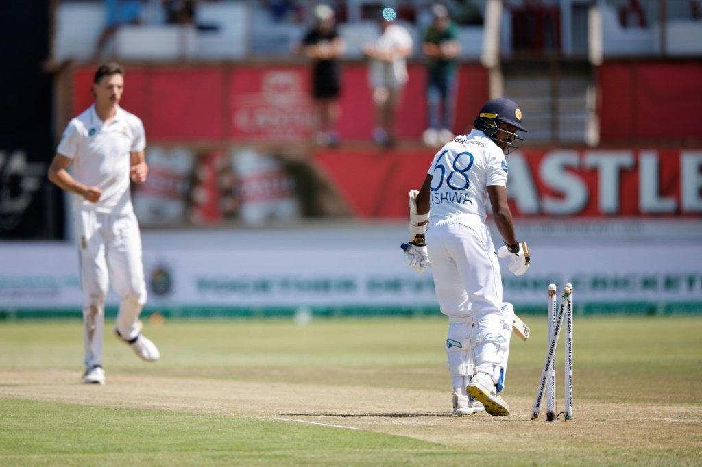 South Africa in control after Sri Lanka crash to 42 all out