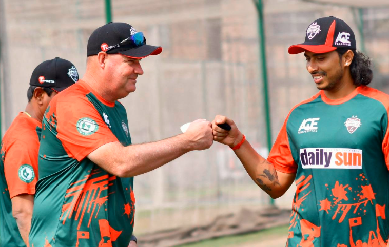 Mickey Arthur with Soumya Sarkar, RR