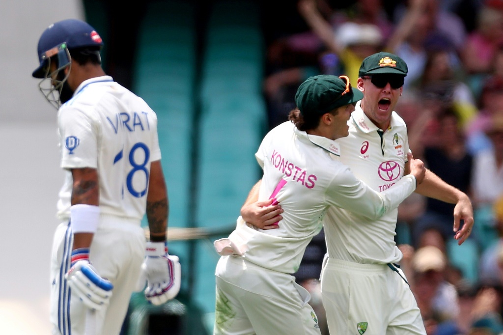 India's Virat Kohli (L) was out cheaply again in the fifth Test against Australia, AFP