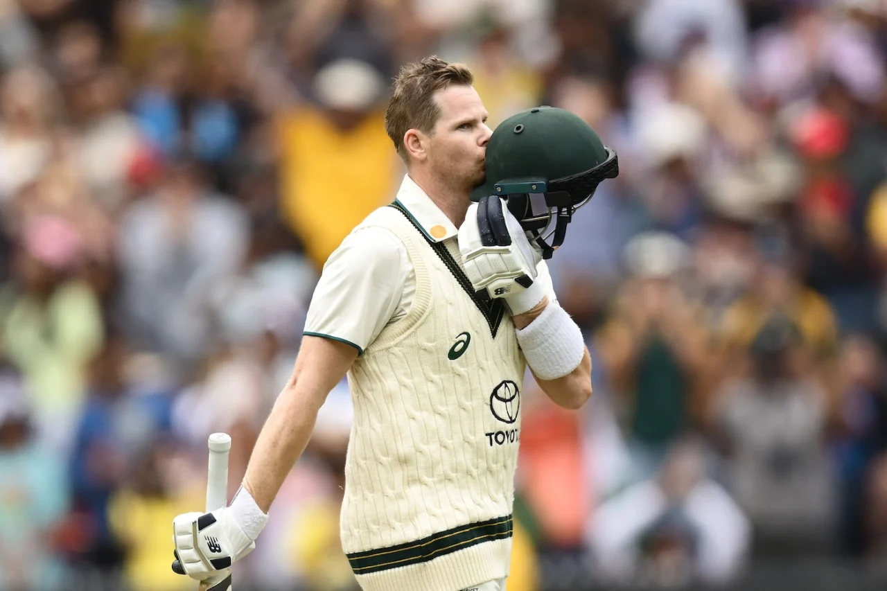 Steven Smith kisses his helmet after No. 34