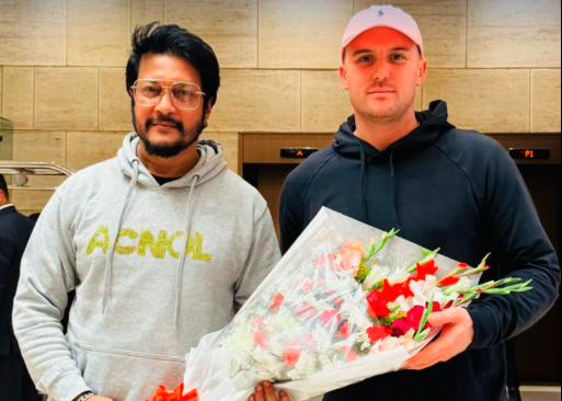 Jason Roy with Dhaka Capitals' Executive Director Mamunur Emon.