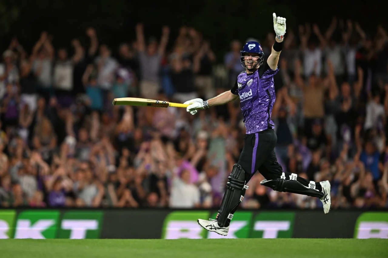 Mitchell Owen made the equal fastest century in BBL history off 39 balls