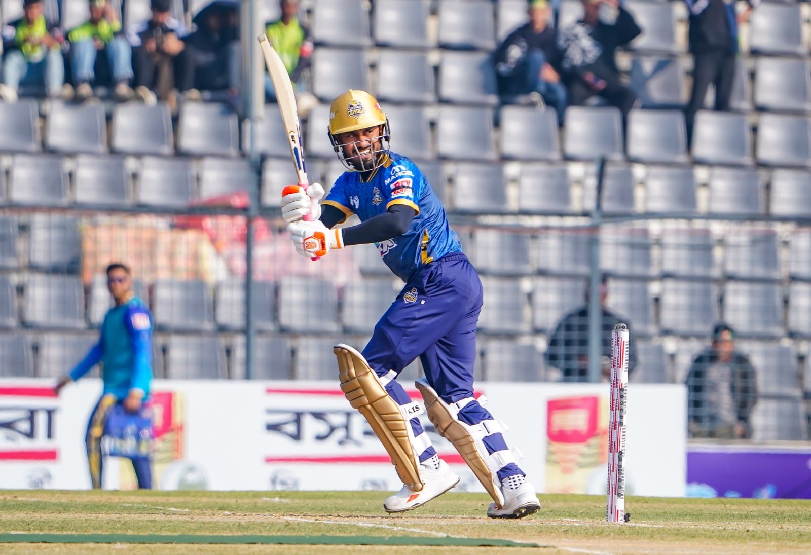 ঝড়ো হাফ সেঞ্চুরিতেও ঢাকাকে জেতাতে পারলেন না মিঠুন