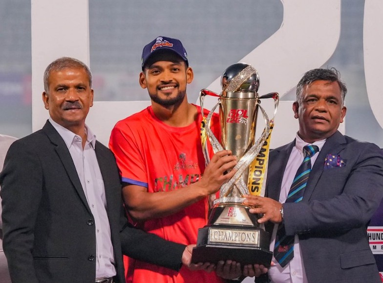 বিপিএল ট্রফি হাতে শান্ত, বিসিবি