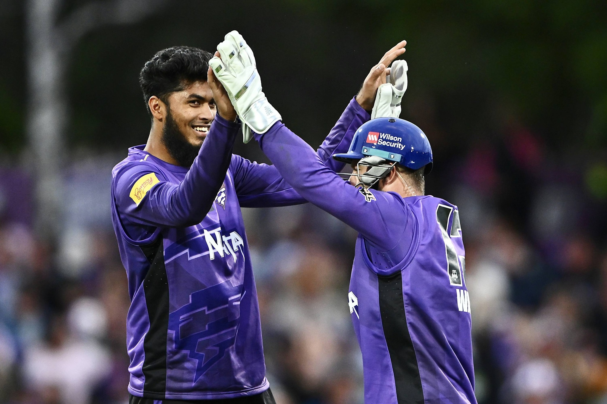 স্মিথকে বোল্ড করলেন রিশাদ