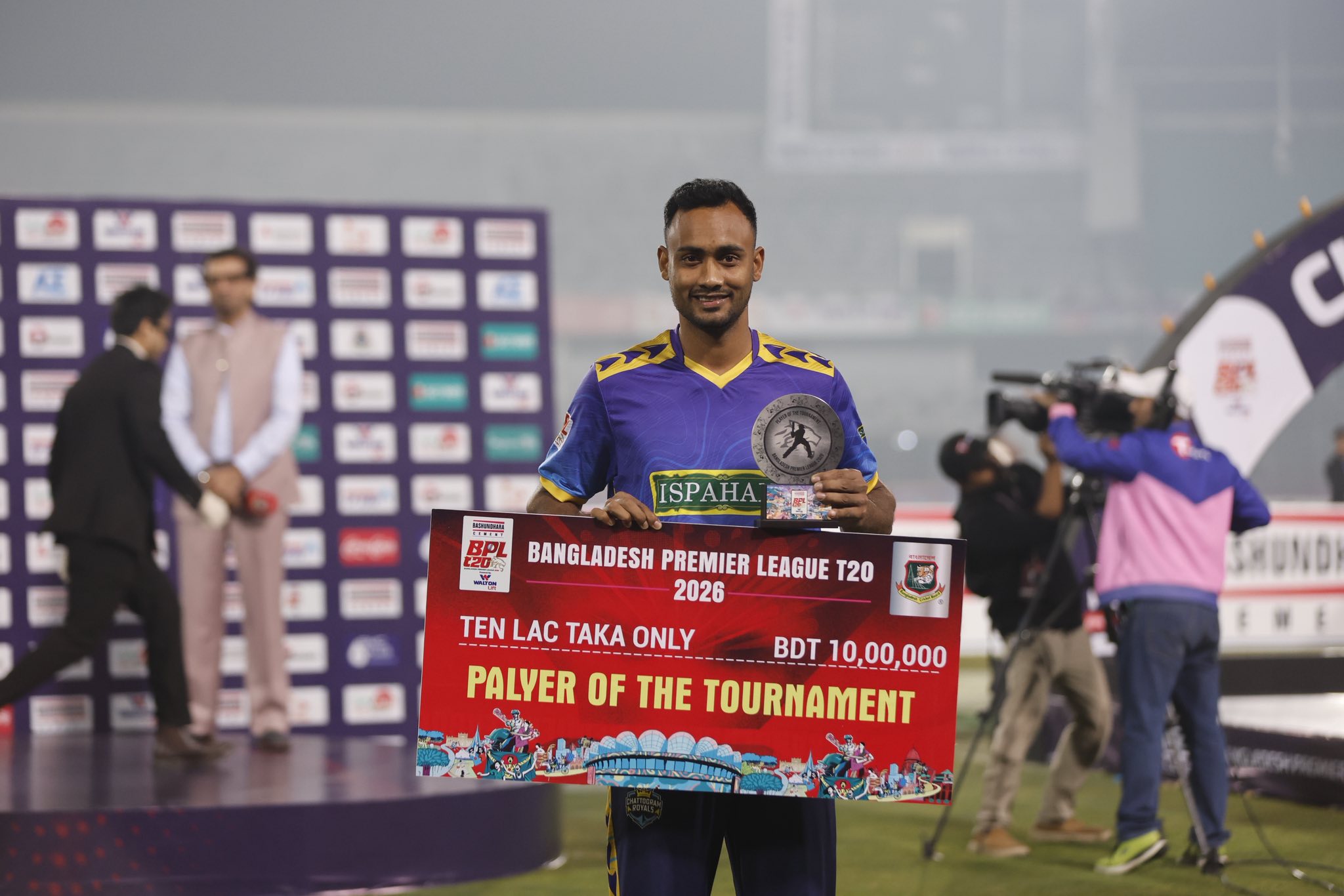 বিপিএল ট্রফি হাতে শান্ত, বিসিবি