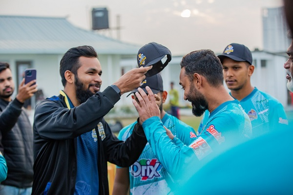 ঢাকা ক্যাপিটালসের প্রধান নির্বাহীর ফোন জব্দ