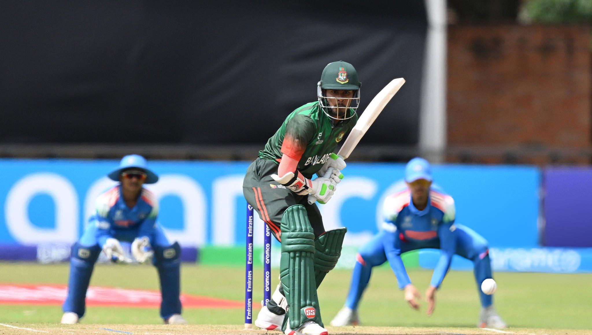 রিফাত-আজিজুলের ব্যাটে বাংলাদেশের পঞ্চাশ