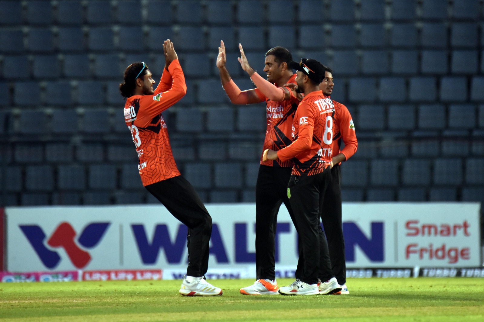 রংপুরের বিপক্ষে খুলনার ৩ রানের নাটকীয় জয়
