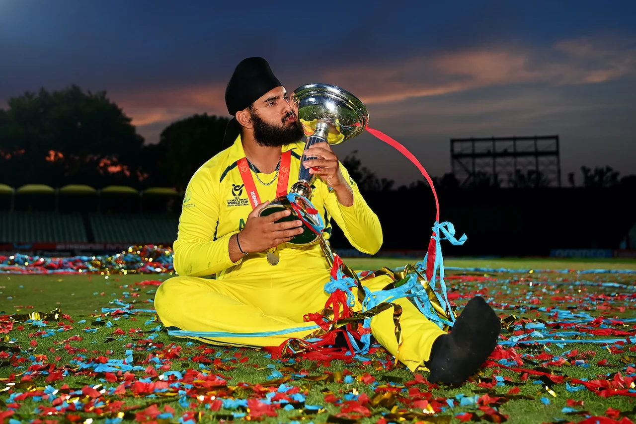 ৩৫ ছক্কা ও ১৪ চারে ১৪১ বলে হারজাসের ৩১৪