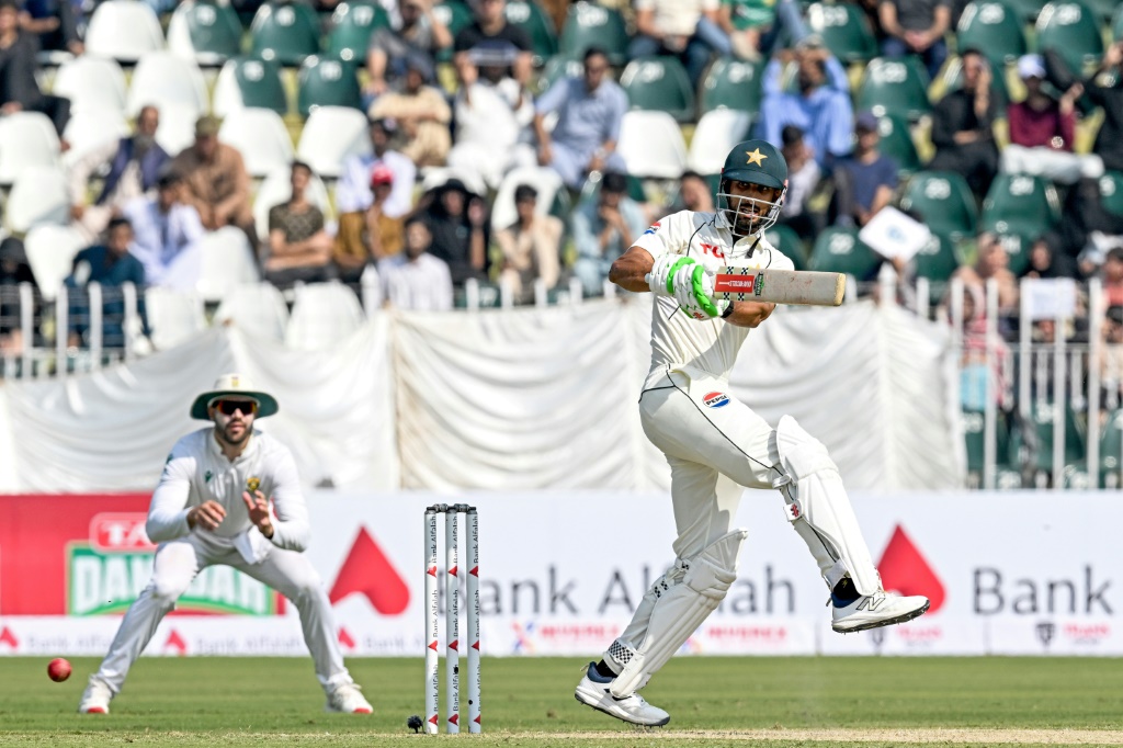 Pakistan punish sloppy South Africa to reach 259-5 in second Test