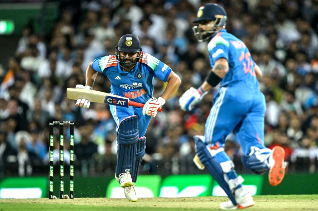 Rohit and Kohli turn back clock as India crush Australia in 3rd ODI Rohit and Kohli turn back clock as India crush Australia in 3rd ODI