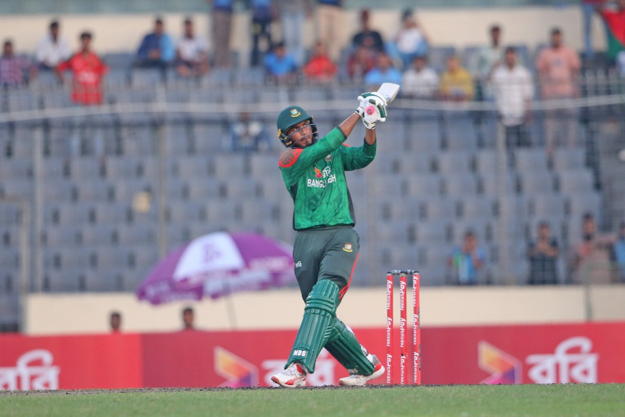 Bangladesh post 213/7 after slow start and late Rishad blitz