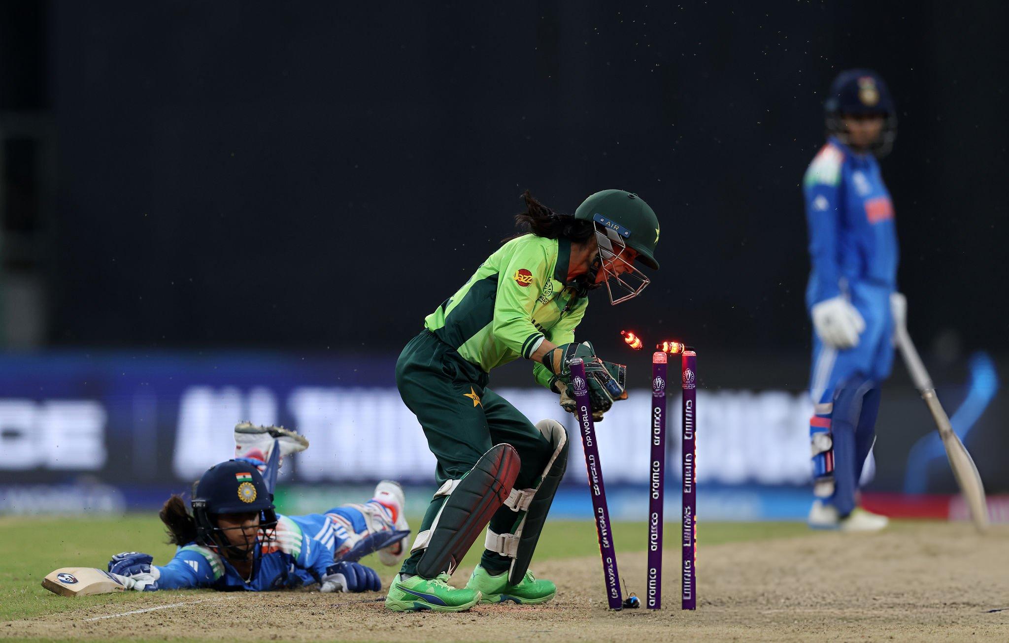 পাকিস্তানের বিপক্ষে আড়াইশও করতে পারল না ভারত