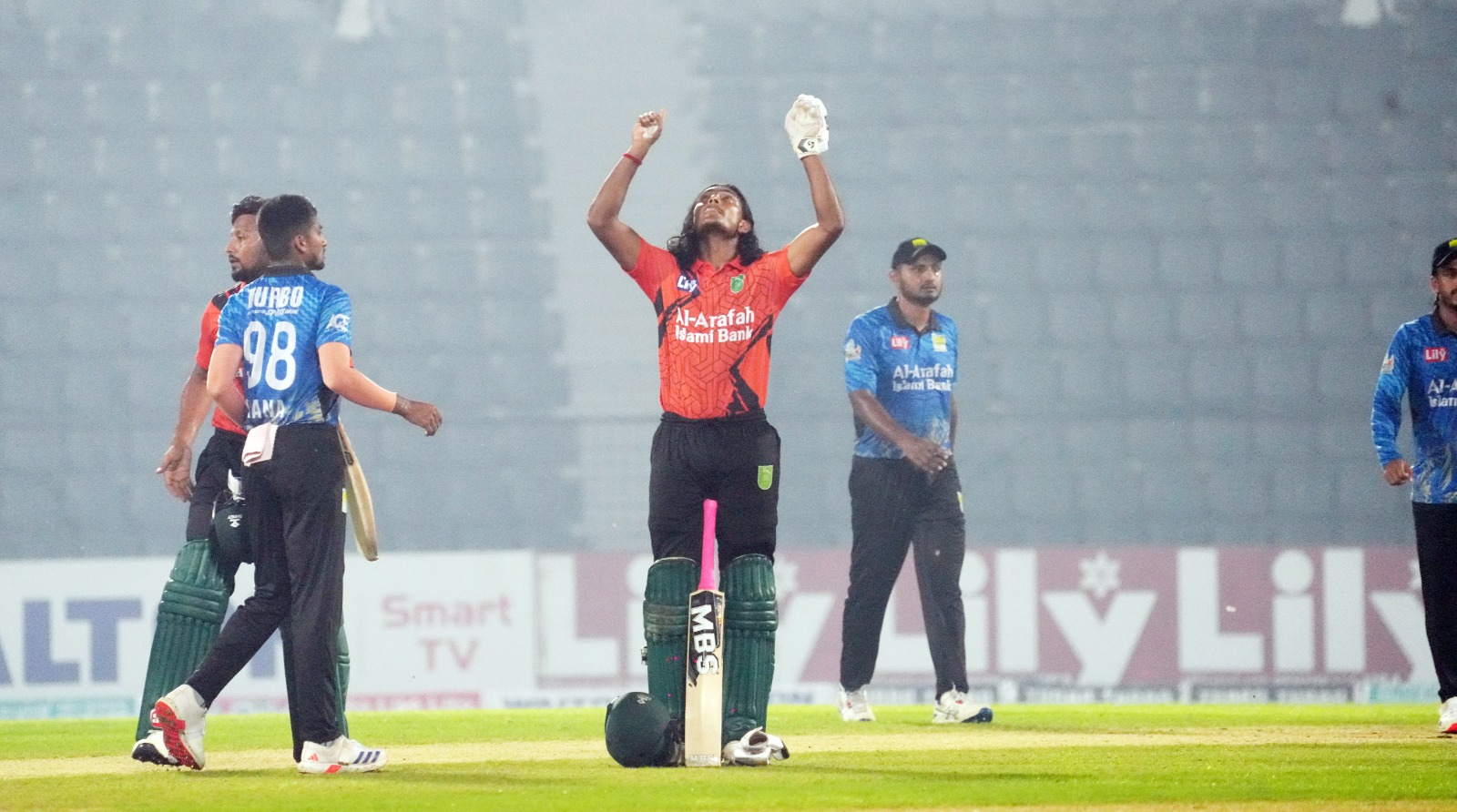 অভিষেক-নাহিদুলের শেষের ক্যামিওতে ফাইনালে খুলনা অভিষেক-নাহিদুলের শেষের ক্যামিওতে ফাইনালে খুলনা