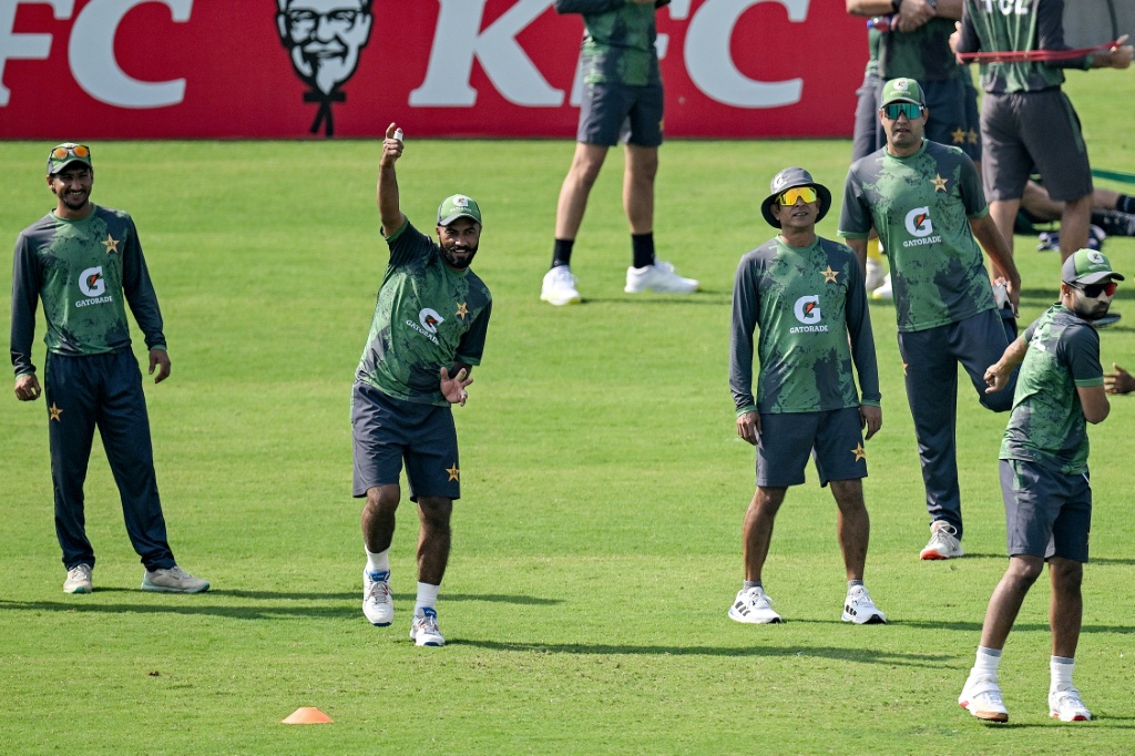 Pakistan mull third spinner as they look for South Africa sweep