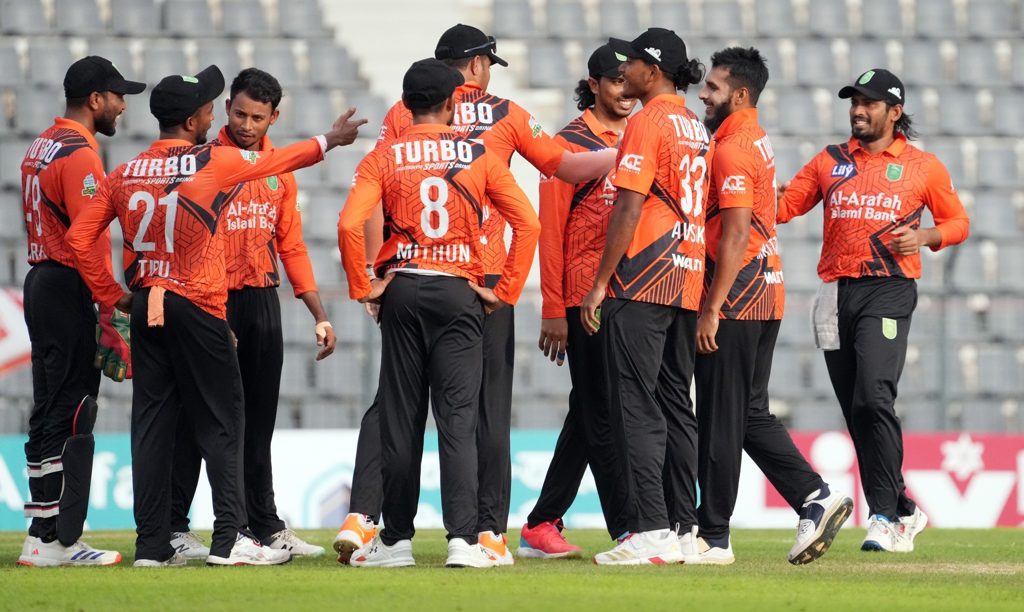 অভিষেক-নাহিদুলের শেষের ক্যামিওতে ফাইনালে খুলনা