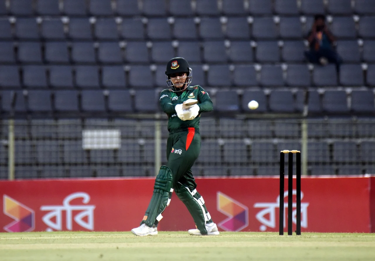 Sri Lanka stay alive after Bangladesh's shocking collapse