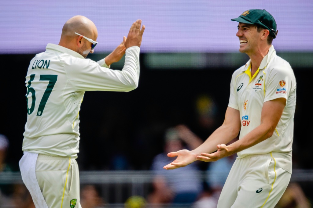 Cummins shuts down talk of four quicks against England Cummins shuts down talk of four quicks against England