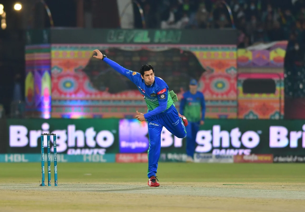 বয়স কোনো ব্যাপার না, ৩৮ বছর বয়সি আফ্রিদিকে টেস্ট দলে নেয়ার ব্যাখ্যায় আজহার