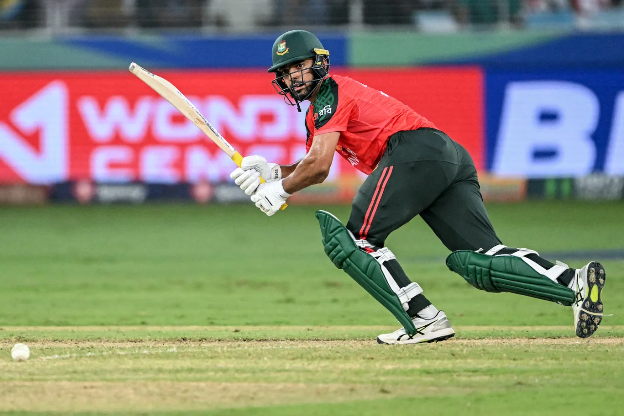 ‘সারপ্রাইজ প্যাকেজ’ সাইফের ব্যাটে সেঞ্চুরি চান সিমন্স