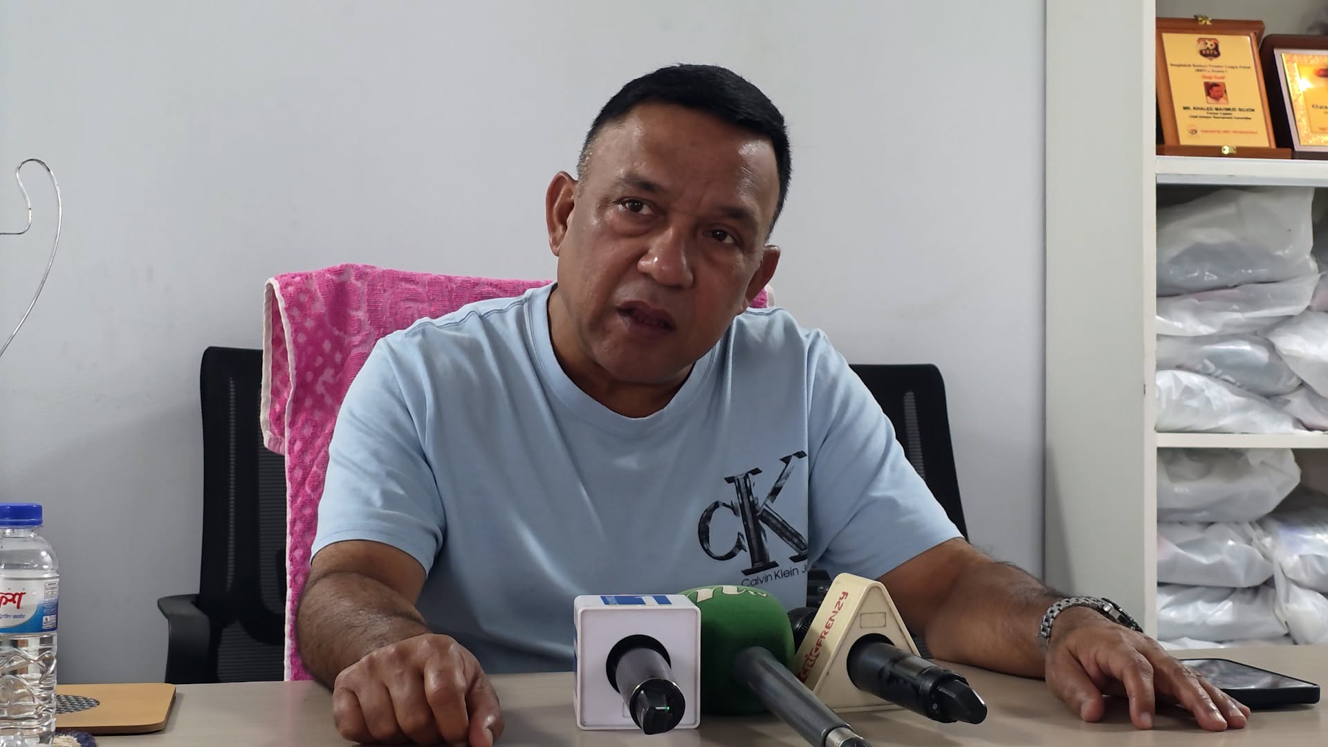 ‘এটা ইংল্যান্ড-অস্ট্রেলিয়ার বাউন্সি উইকেট নয়’, অজুহাত পছন্দ হয়নি সুজনের