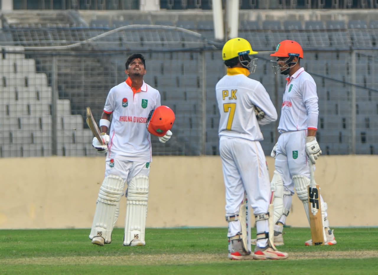 ৬ উইকেটের পর মেহেদীর সেঞ্চুরি, ঢাকার হয়ে মার্শালের ১৭৫