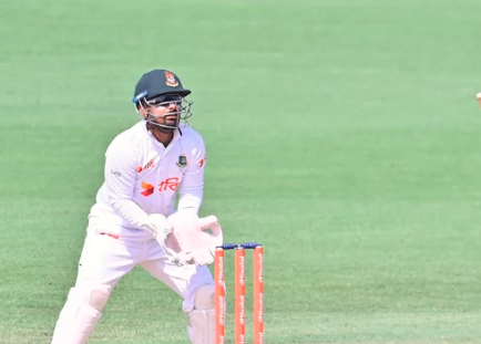 Litton creates world record with bat and gloves