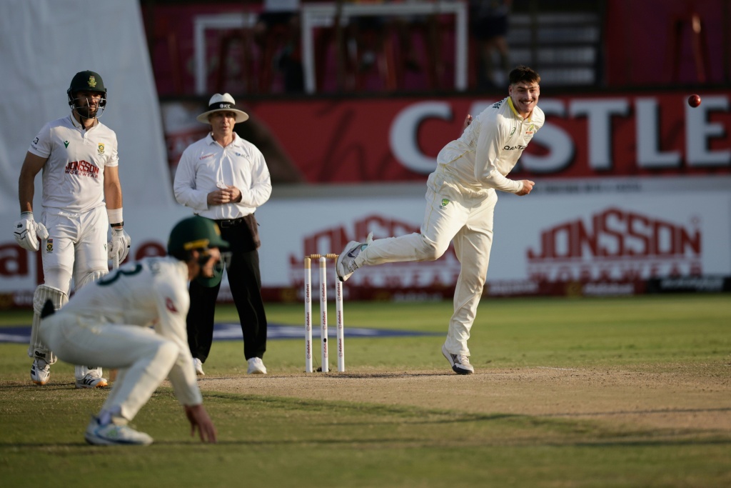 Renshaw puts victory in sight for Australia