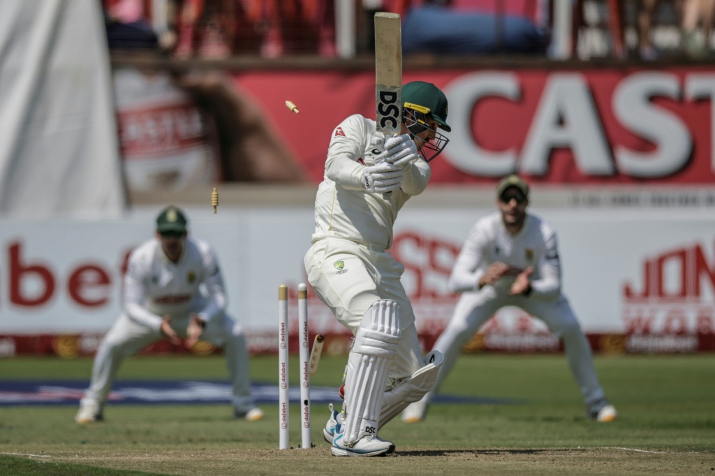 Australia struggle against South Africa quicks in first Test