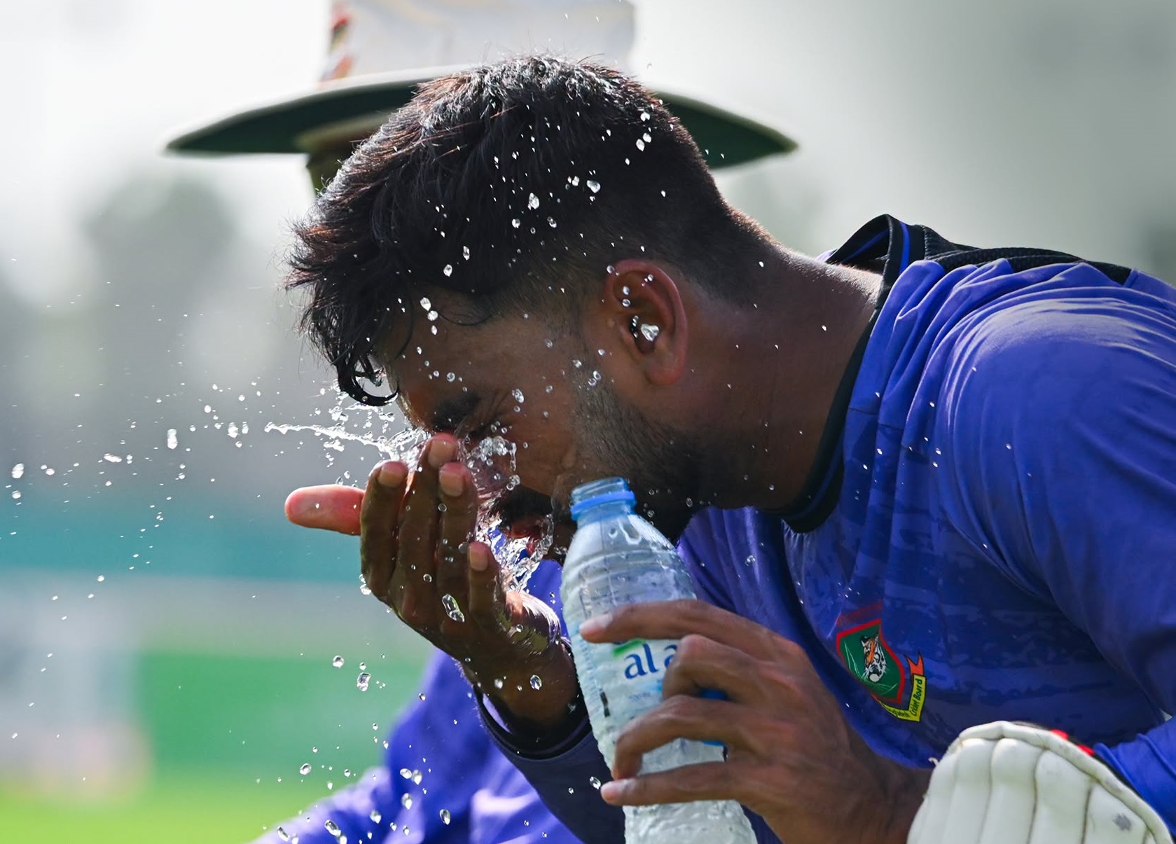 এখনো অসুস্থ মিরাজ, তবুও আশায় সিমন্স