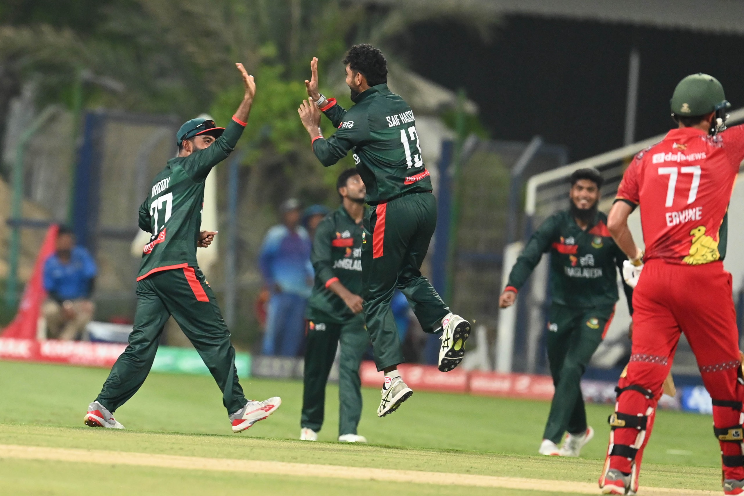 Ervine, Taylor propel Zimbabwe to 271 against Bangladesh