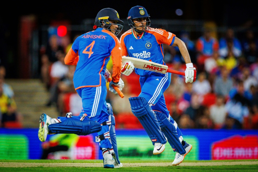 India thump Australia to take 2-1 lead in T20 series