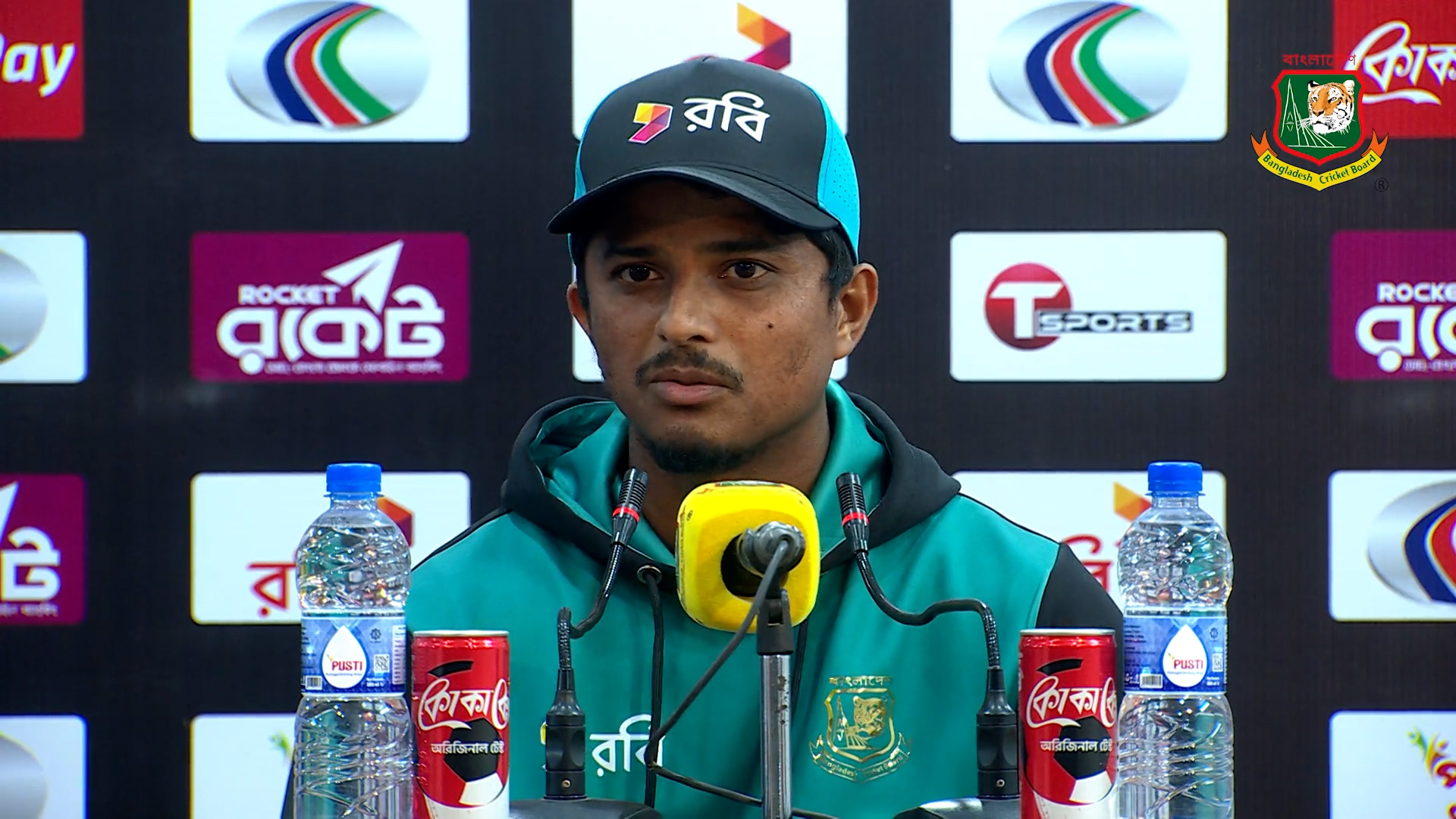 বাদ পড়া নিয়ে কোচ-অধিনায়ককে প্রশ্ন করতে বললেন মেহেদী