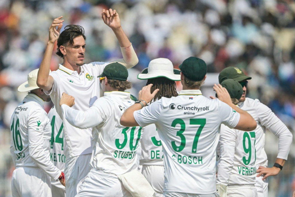 South Africa bowl out India for 93 to win Test