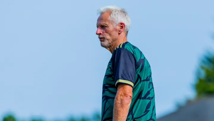 ফ্লাওয়ারের স্থলাভিষিক্ত হলেন মুরস