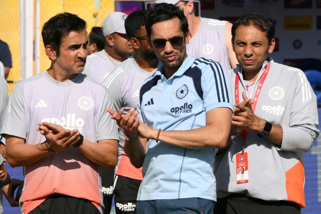 Gambhir under fierce pressure as India suffer biggest Test defeat