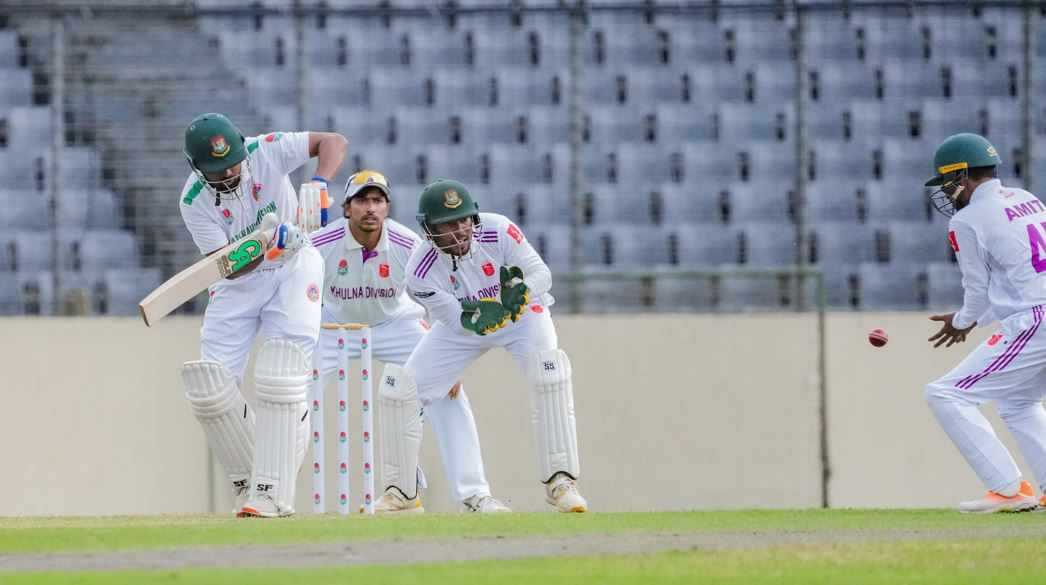 মিরপুরে একদিনে নেই ১৩ উইকেট, বৃষ্টির পর ইবাদত-খালেদের দাপট