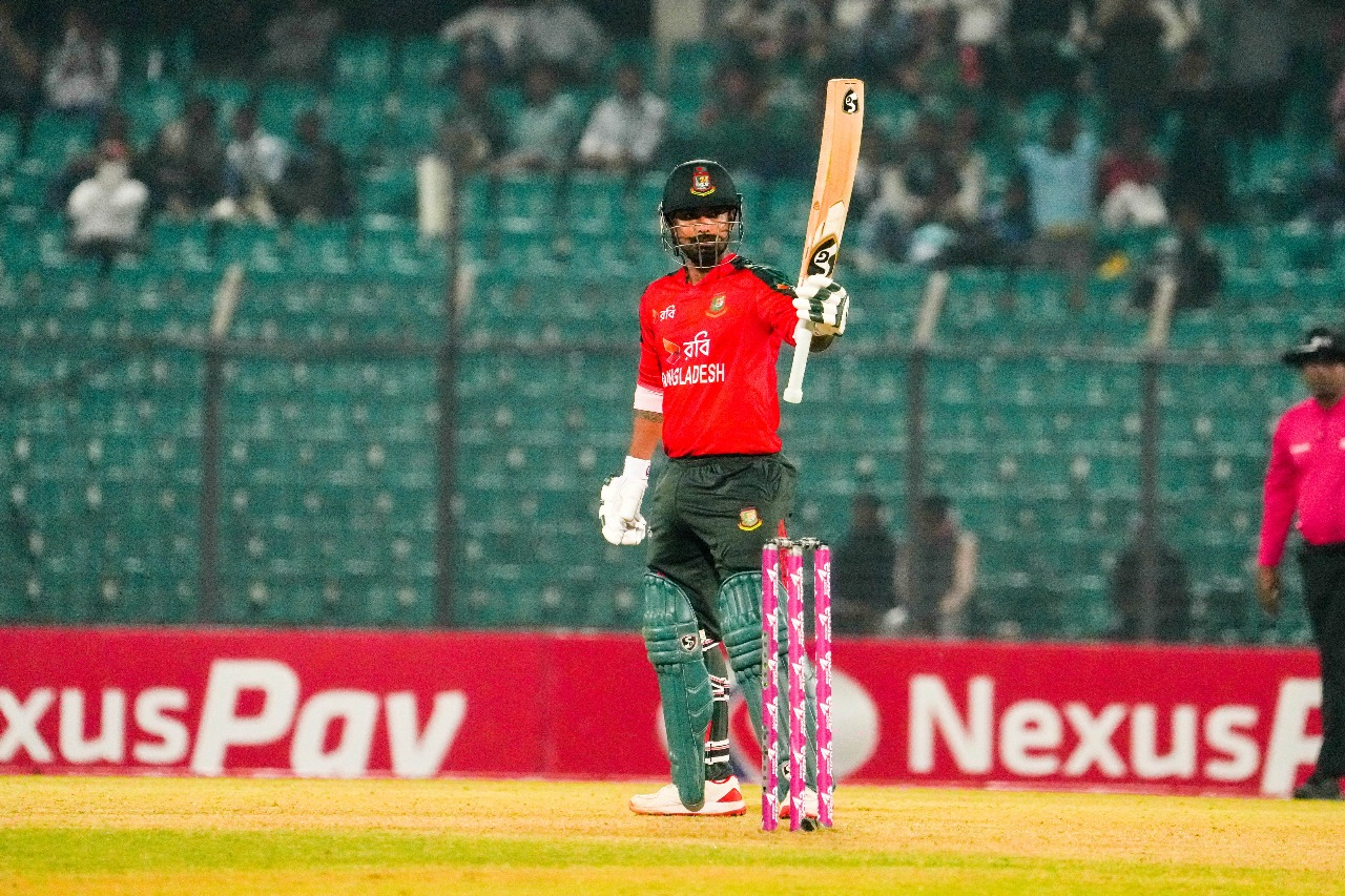 Bangladesh clinch four-wicket win to level the series 1–1